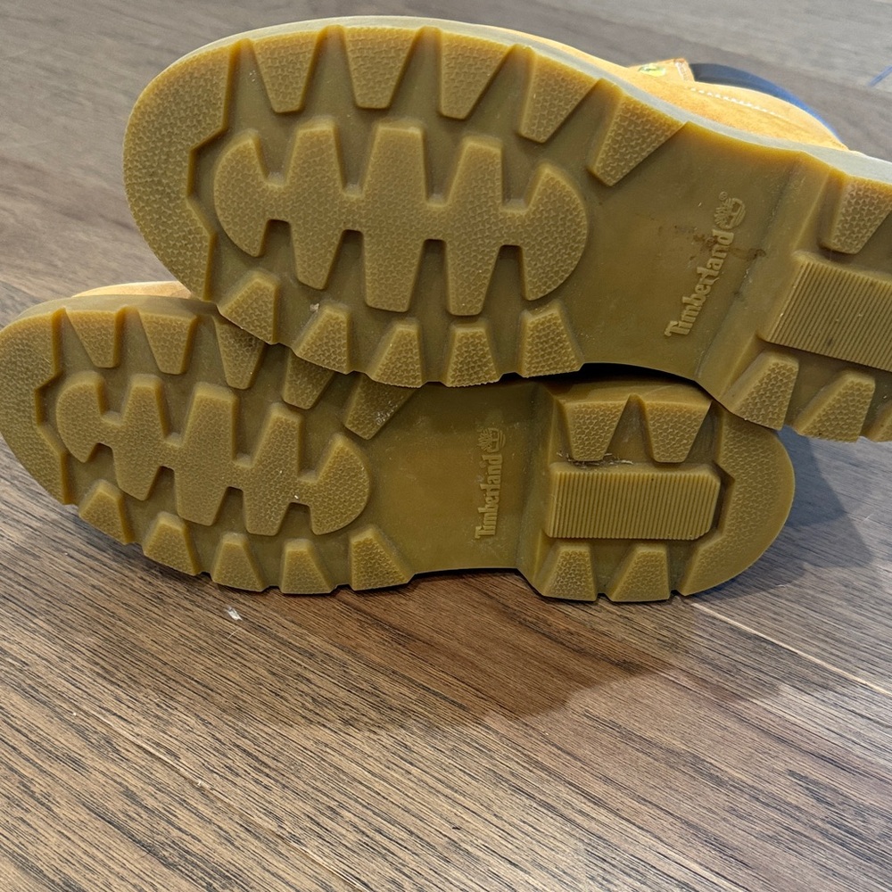Timberland Tan Leather Boots with Yellow Laces - Picture 5 of 8